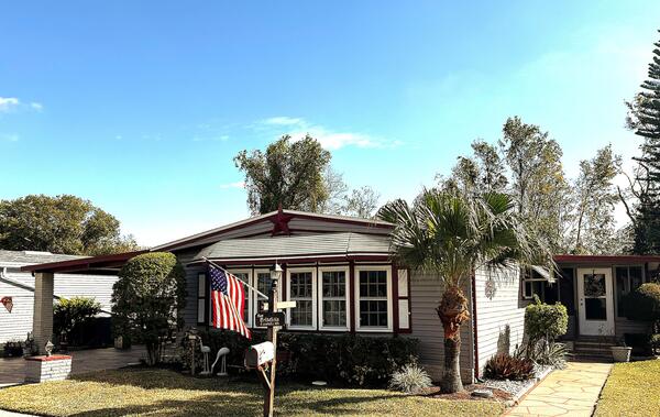 Winter Haven, FL Mobile Home for Sale located at 768 Century Lane Swiss Golf & Tennis